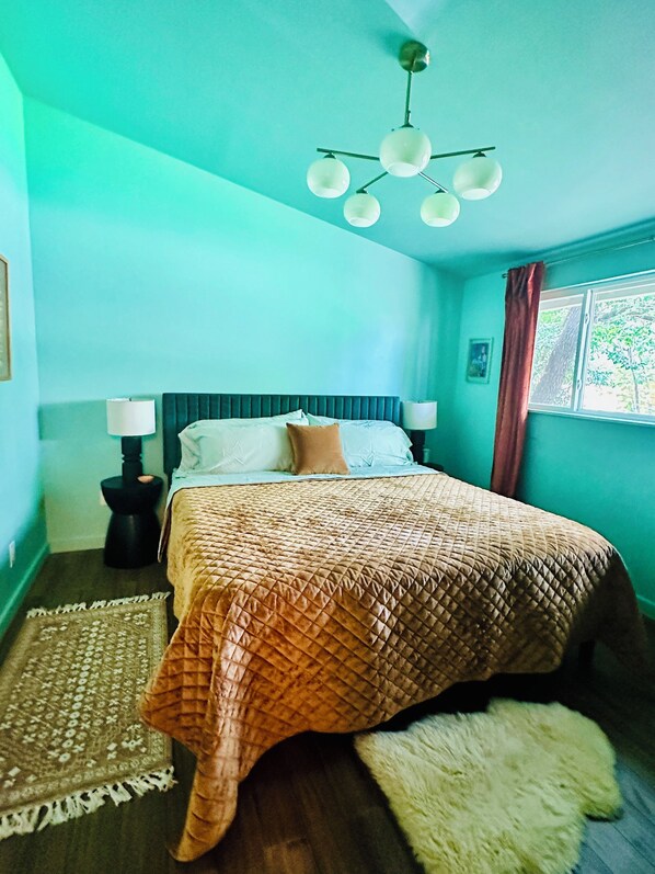 Luxury Cottage, City View | Desk, laptop workspace, free WiFi