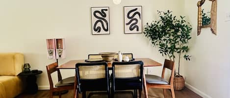 Microwave, oven, stovetop, cookware/dishes/utensils