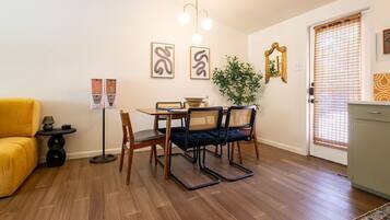 Bungalow, salle de bains privée | Restauration