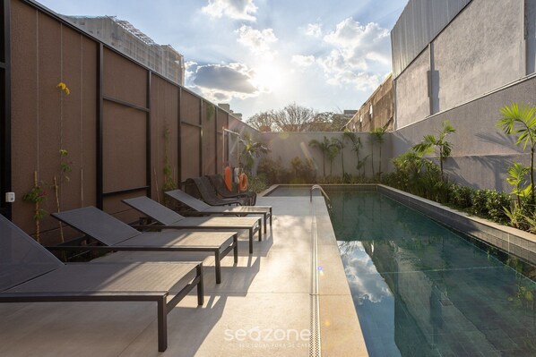 Outdoor pool - Apartments in SP With Complete Leisure and Gym Just Steps From the Metro - NON (São Paulo)
