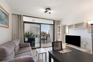 TV - Holidays 'White Lily of the Canary Islands' with Shared Pool, Balcony and Wi-Fi (Playa Del Ingles)