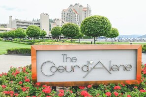 Property grounds - Clean and Modern 1-Bedroom Apartment in Downtown Coeur d'Alene (Coeur d'Alene)