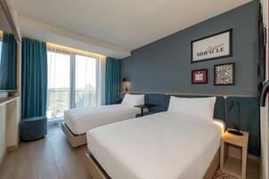 Habitación familiar, 1 cama de matrimonio grande | Caja fuerte, escritorio, tabla de planchar con plancha y cunas gratuitas