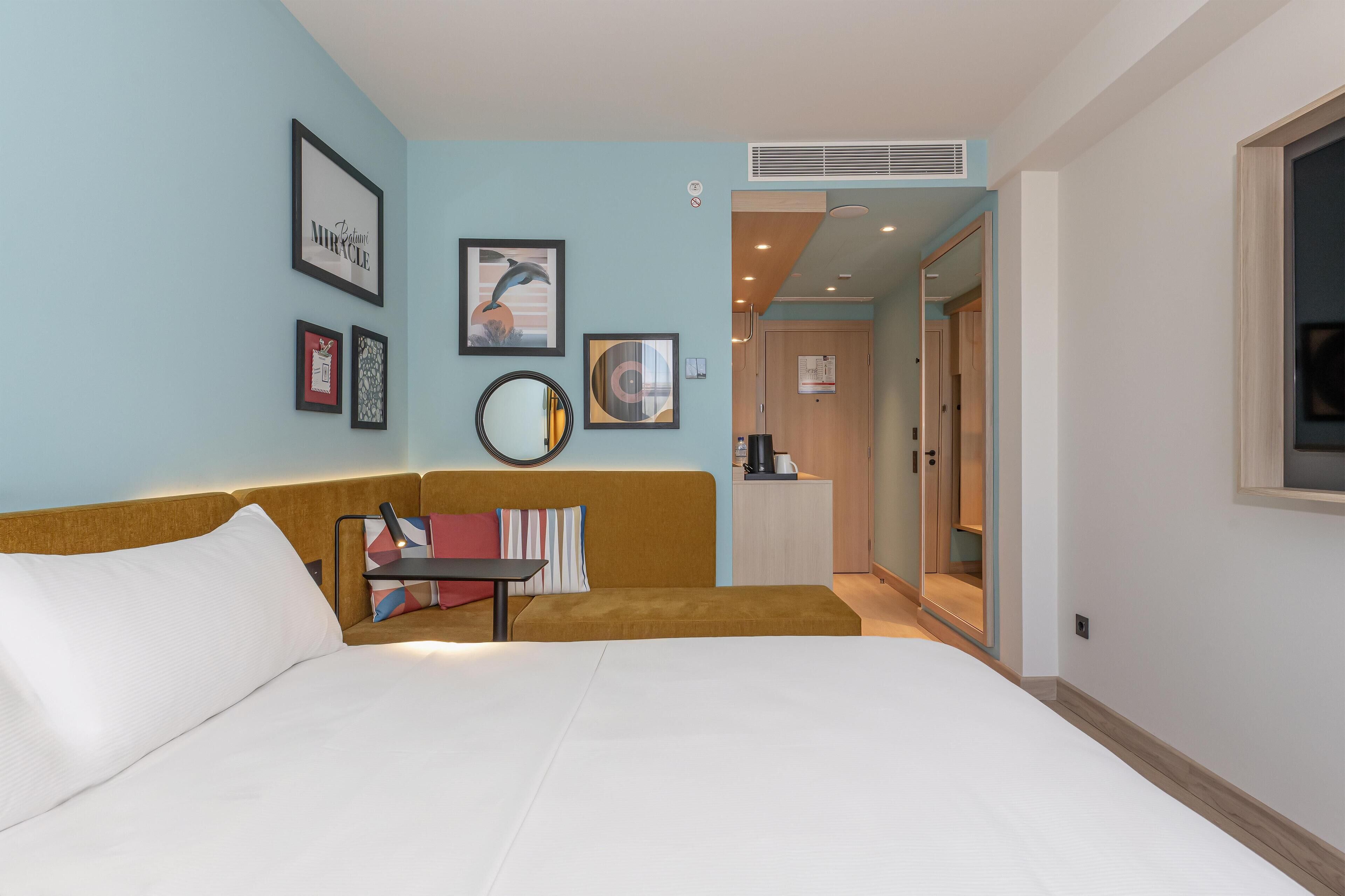 Room, 1 King Bed | In-room safe, desk, iron/ironing board, free cribs/infant beds