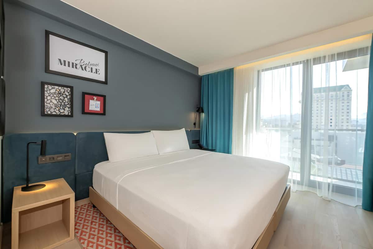 Room, 1 King Bed, Terrace (Super) | In-room safe, laptop workspace, soundproofing, iron/ironing board