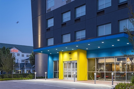 Exterior. Tru By Hilton Irving Dfw South