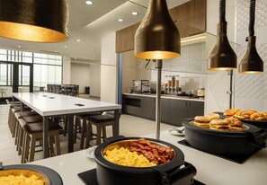 Daily cooked-to-order breakfast for a fee - Hilton Garden Inn Merced (Merced)