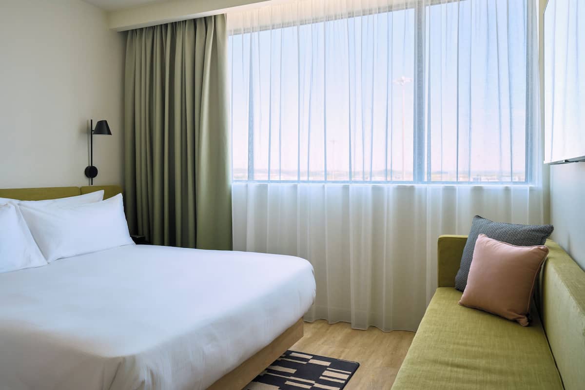 Room, 1 Queen Bed with Sofa bed