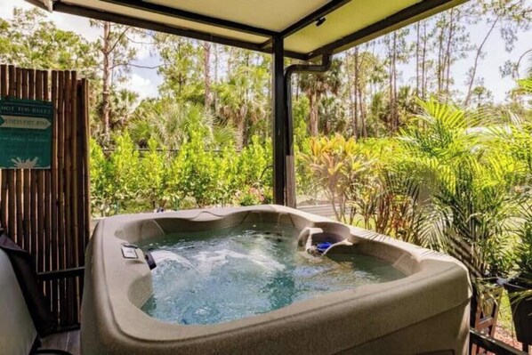 Bain à remous extérieur