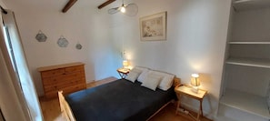 2 quartos, ferros/tábuas de passar roupa, Wi-Fi, roupa de cama