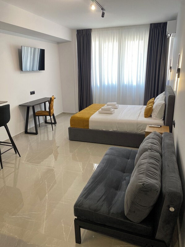 Family Suite | In-room safe, blackout drapes, free WiFi