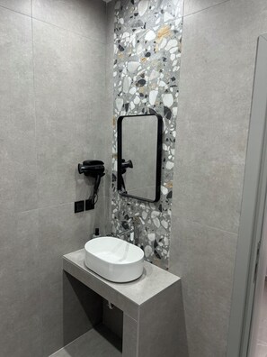 Family Suite | Bathroom