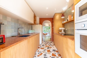 Refrigerador, microondas, horno y lavavajillas 