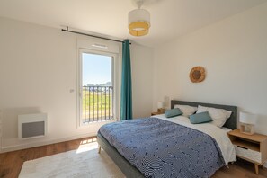 アイロン / アイロン台、WiFi (無料)