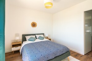 1 室のベッドルーム、アイロン / アイロン台、WiFi (無料)