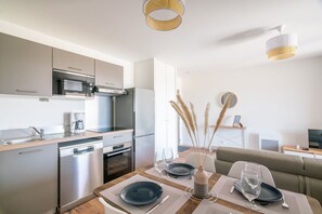 冷蔵庫、電子レンジ、オーブン、食器洗い機