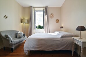 5 bedrooms, iron/ironing board