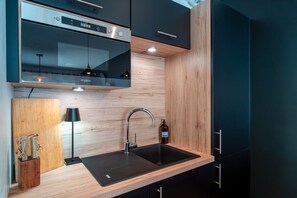 Réfrigérateur, micro-ondes, four, lave-vaisselle