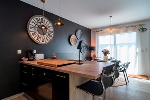 Kühlschrank, Mikrowelle, Ofen, Geschirrspüler
