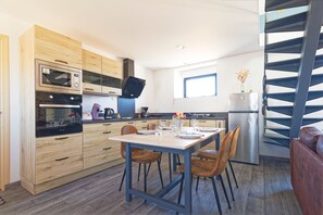 Kühlschrank, Mikrowelle, Ofen, Geschirrspüler