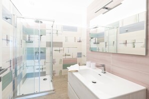 تجهيزات دش، مجففات شعر، مناشف