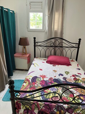 1 chambre, fer et planche à repasser, Wi-Fi, draps fournis