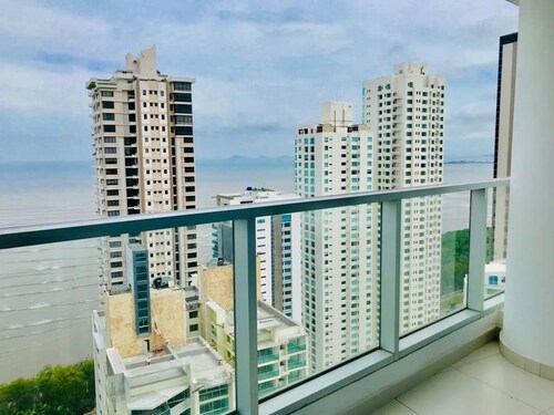 Light Home I Minimalist 1 Bed in Costa del Este