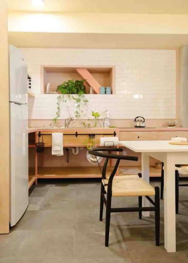 شقة | 2 عدّة غرف نوم وخدمة الإنترنت