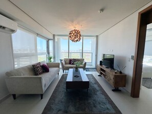 1 bedroom, Internet - Pacific Cafe Classy 1-bedroom in Costa del Este (Panama City)