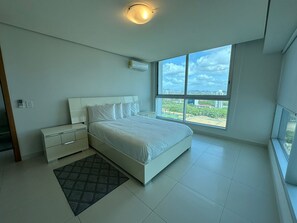 1 bedroom, Internet - Pacific Cafe Classy 1-bedroom in Costa del Este (Panama City)