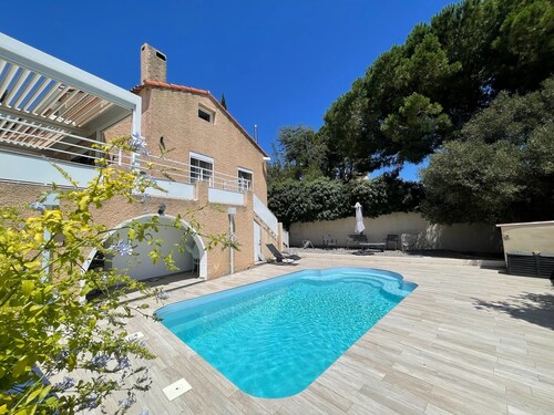 3 to 5 bedroom house with pool, côte bleue