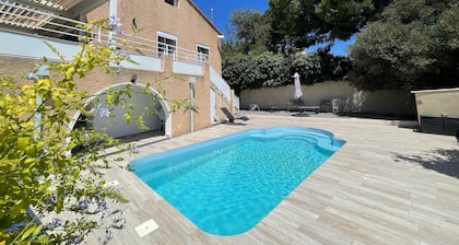 3 to 5 bedroom house with pool, côte bleue