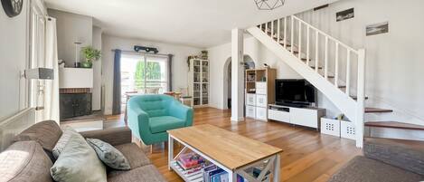 Télévision, cheminée