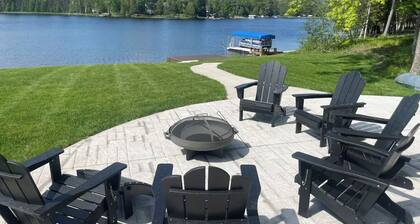 New 6 bedroom Lake Front Home- Theatre Room- Poker - FirePit- Kayak/Paddleboards