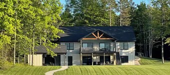 New 6 bedroom Lake Front Home- Theatre Room- Poker - FirePit- Kayak/Paddleboards