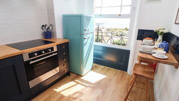 Dishwasher, cookware/dishes/utensils