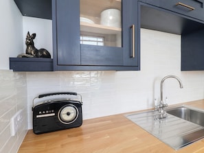 Astianpesukone, keittoastiat/astiat/ruokailuvälineet