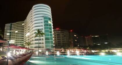 Wake Up to Ocean Views – Stylish 11th-Floor Coastal Escape