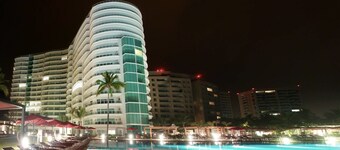 Wake Up to Ocean Views â Stylish 11th-Floor Coastal Escape