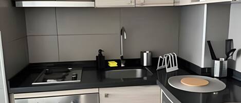 Basic Apartment | Private kitchen