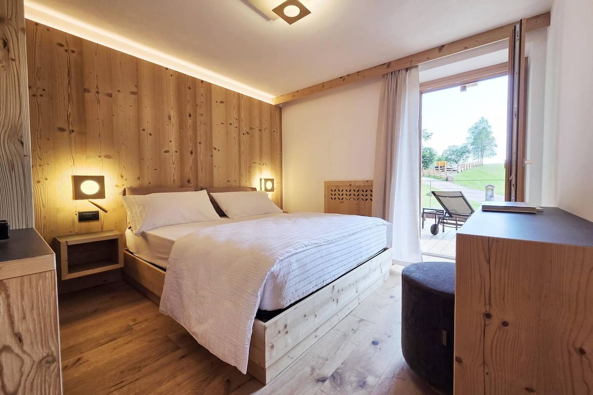 Standard Room, Balcony, Mountain View