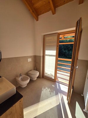Superior Room, Balcony, Mountain View | Bathroom
