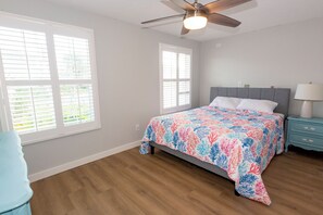 4 Schlafzimmer, Schreibtisch, Bügeleisen/Bügelbrett, Reisekinderbett