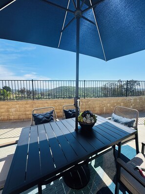 Outdoor dining - Welcome to San Diego’s Poway Paradise, your private oasis on Sycamore Canyon! (Poway)