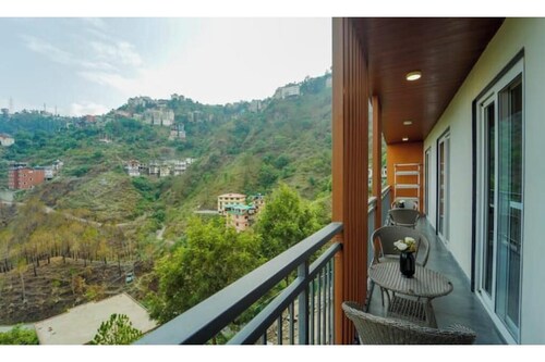 Luxury 2BHK Apartment White Breeze -flexigo Stays