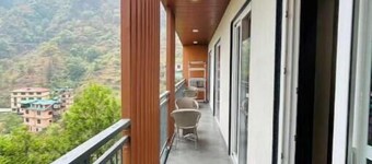 Luxury 2BHK Apartment White Breeze -flexigo Stays