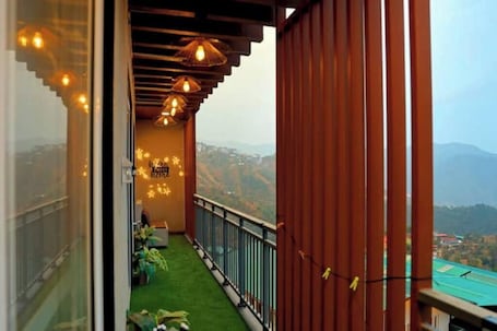 Property grounds. The Cloud Villa -Luxury 2BHK Flexigo Stays