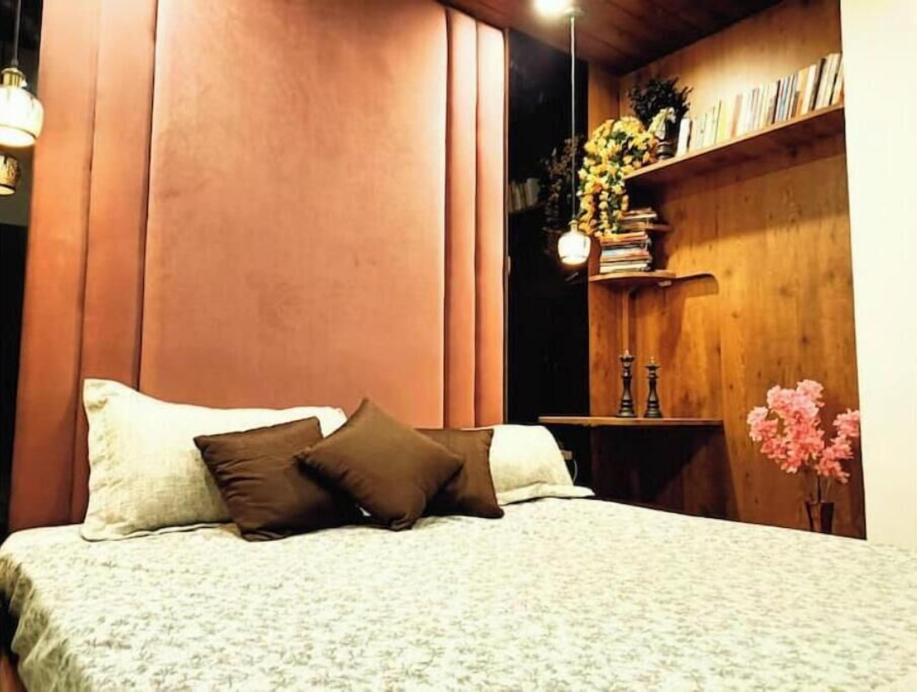 2 bedrooms, internet, bed sheets