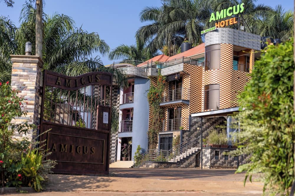 Amicus Hotel