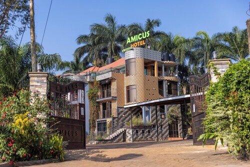 Amicus Hotel